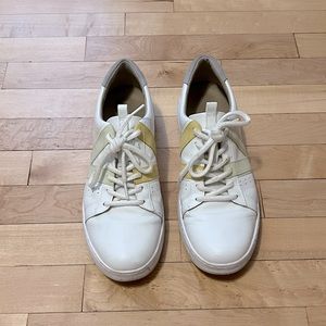 Vionic Leather Sneaker